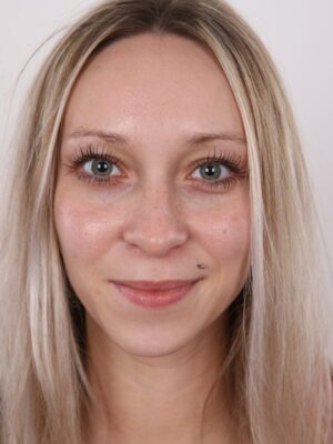 Blonde Czech hottie Jana is back again!