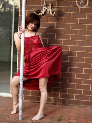 Leonie – Brick Wall